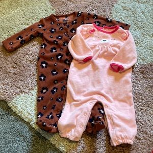 Set of two carters fleece sleep and plays, size 6m